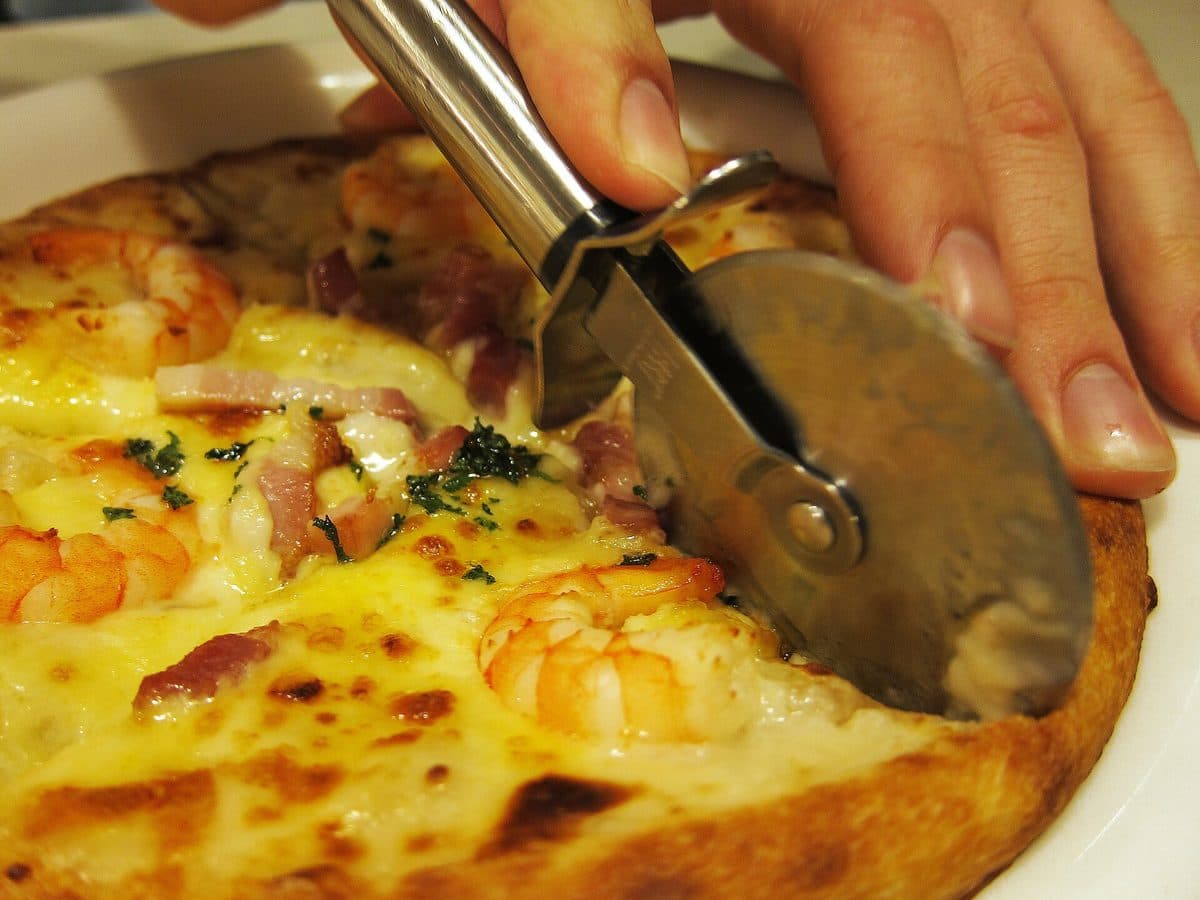 Weekday Lunch Deal — 1 small pizza + side + drink (Mon-Fri, 12-4pm)
